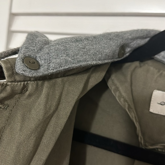 Light jacket- size small - Picture 4 of 7